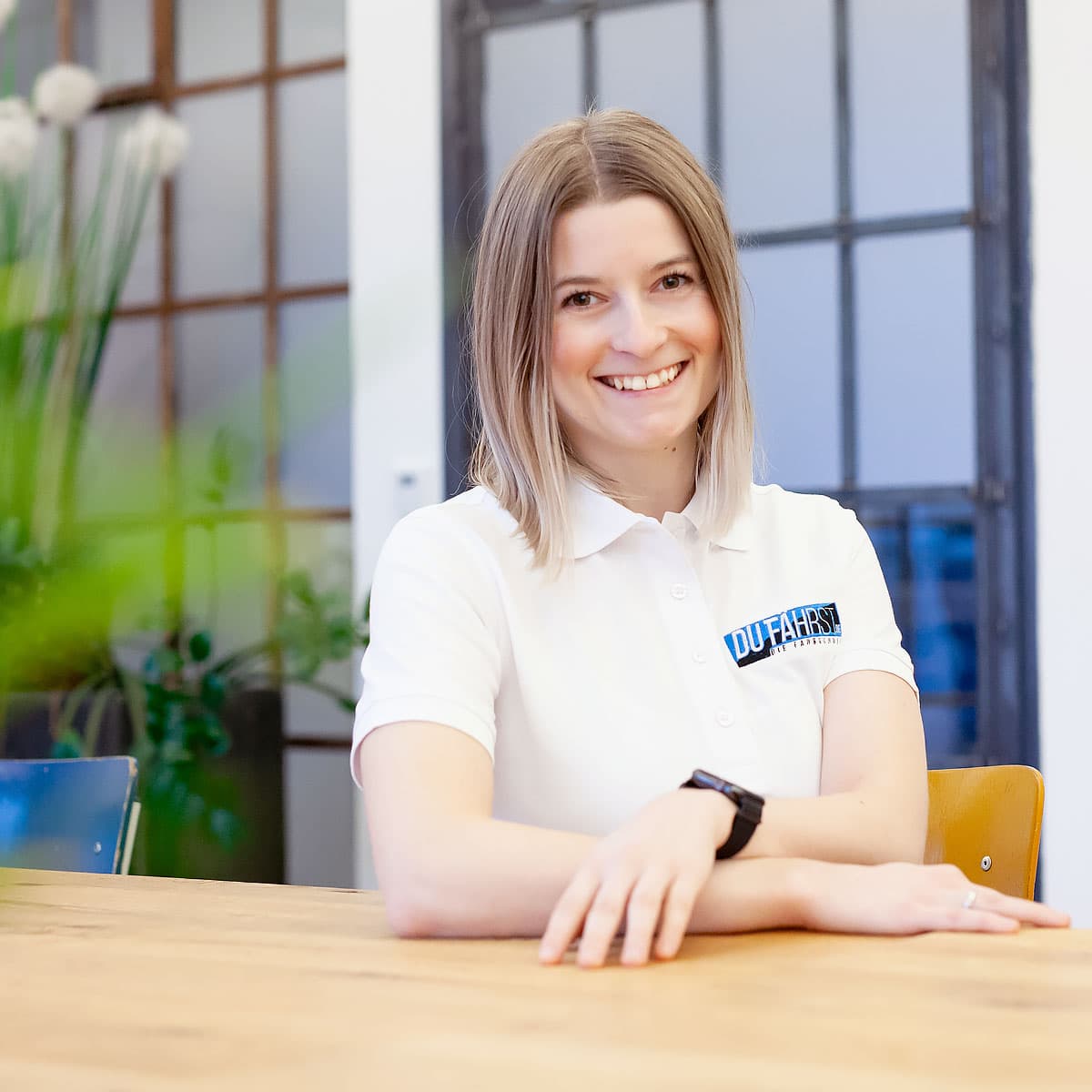 Sarah, Mitarbeiterin im Büro von DU FÄHRST